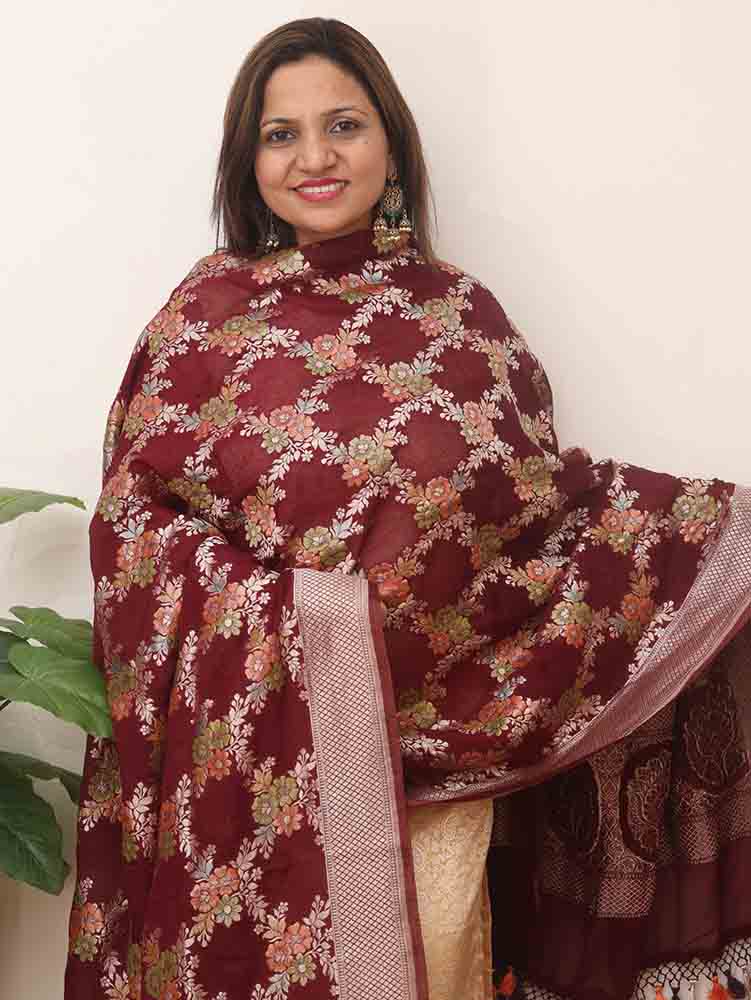 Maroon Handloom Banarasi Pure Georgette Brush Dye Dupatta - Luxurion World