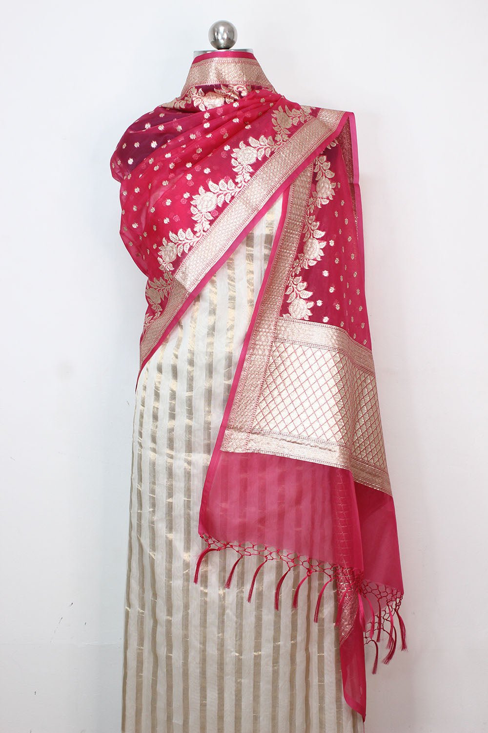 Off White Banarasi Chanderi Silk Suit With Pink Banarasi Organza Dupatta - Luxurion World