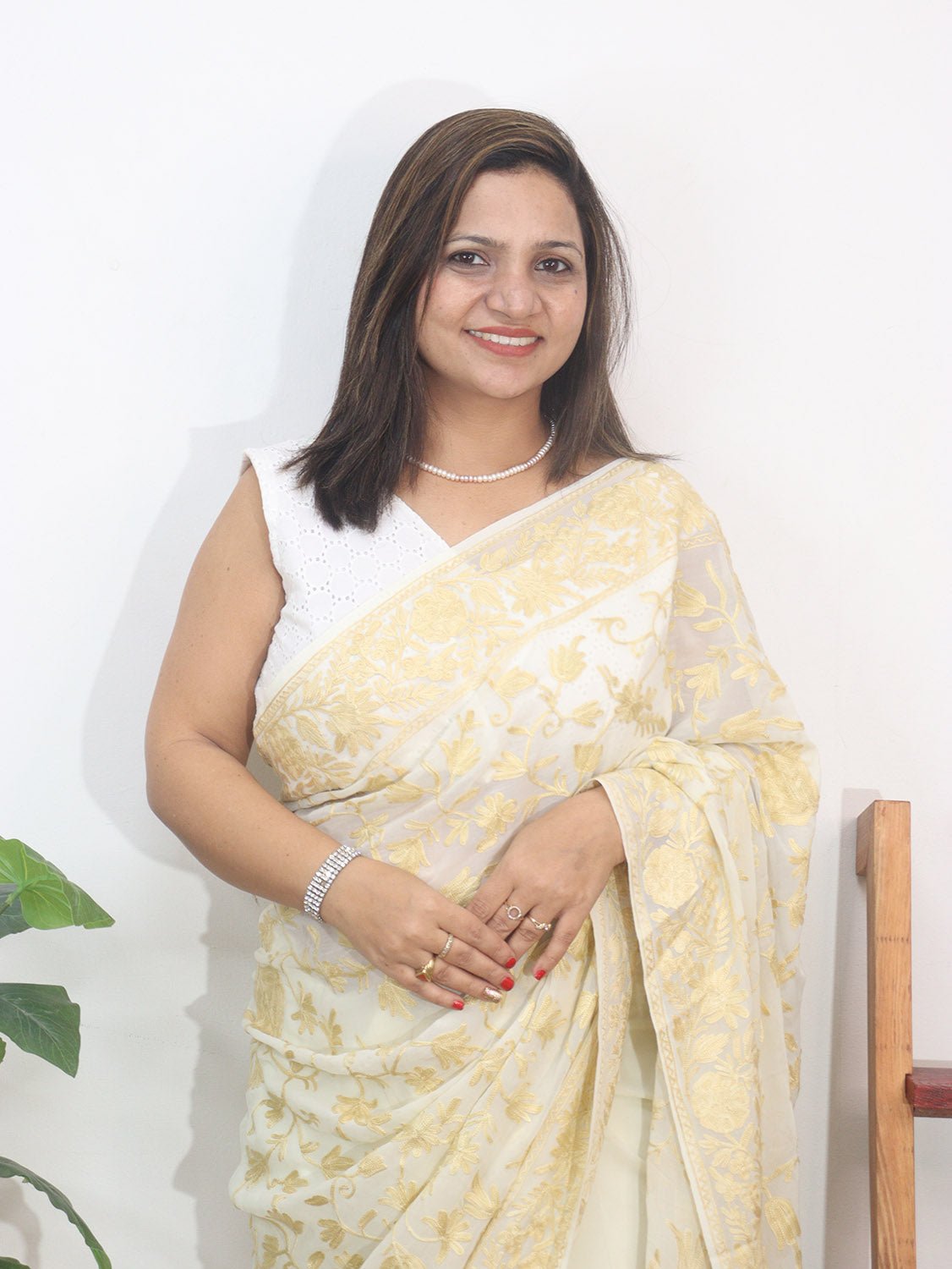 Off White Embroidered Kashmiri Aari Work Georgette Saree - Luxurion World