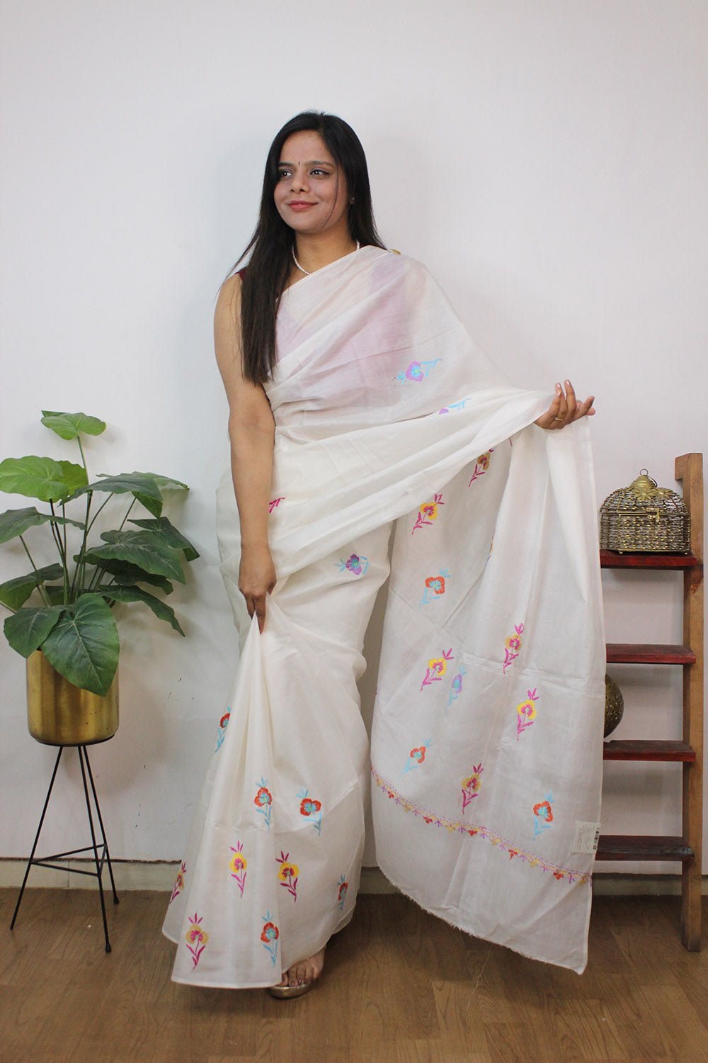 Off White Embroidered Kashmiri Sozni Work Pure Silk Saree - Luxurion World
