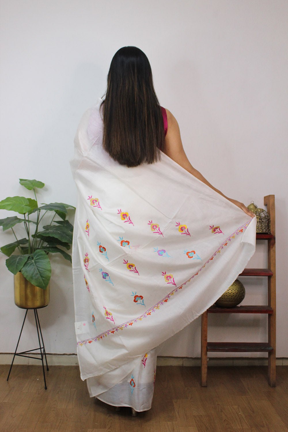 Off White Embroidered Kashmiri Sozni Work Pure Silk Saree - Luxurion World