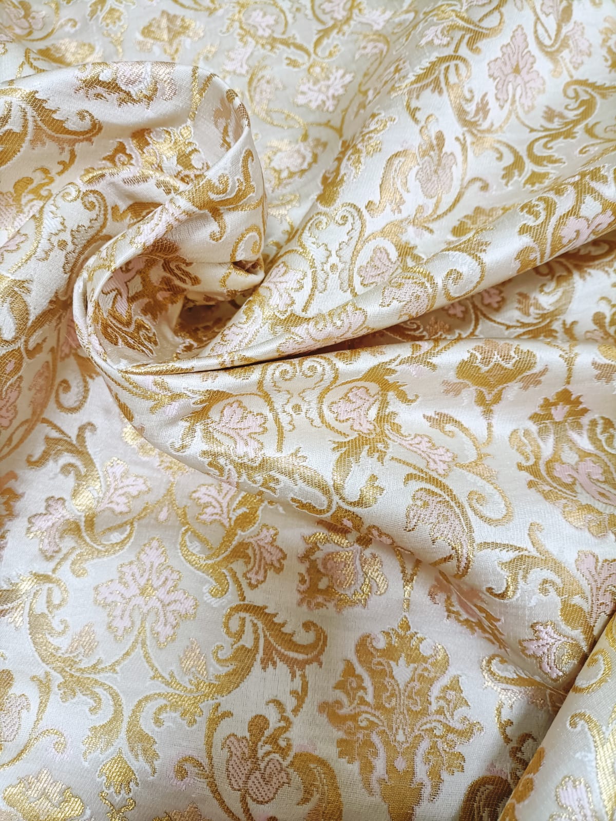 Pastel Banarasi Kimkhwab Silk Meenakari Fabric  ( 1.5 Mtr ) - Luxurion World
