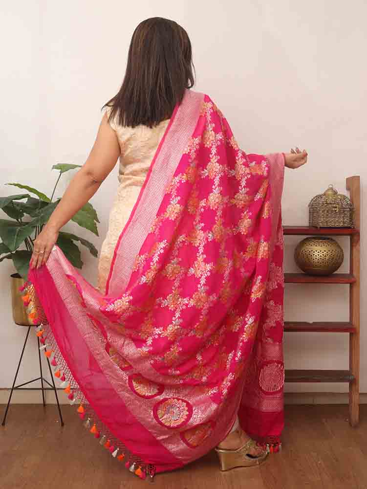 Pink Handloom Banarasi Pure Georgette Brush Dye Dupatta - Luxurion World