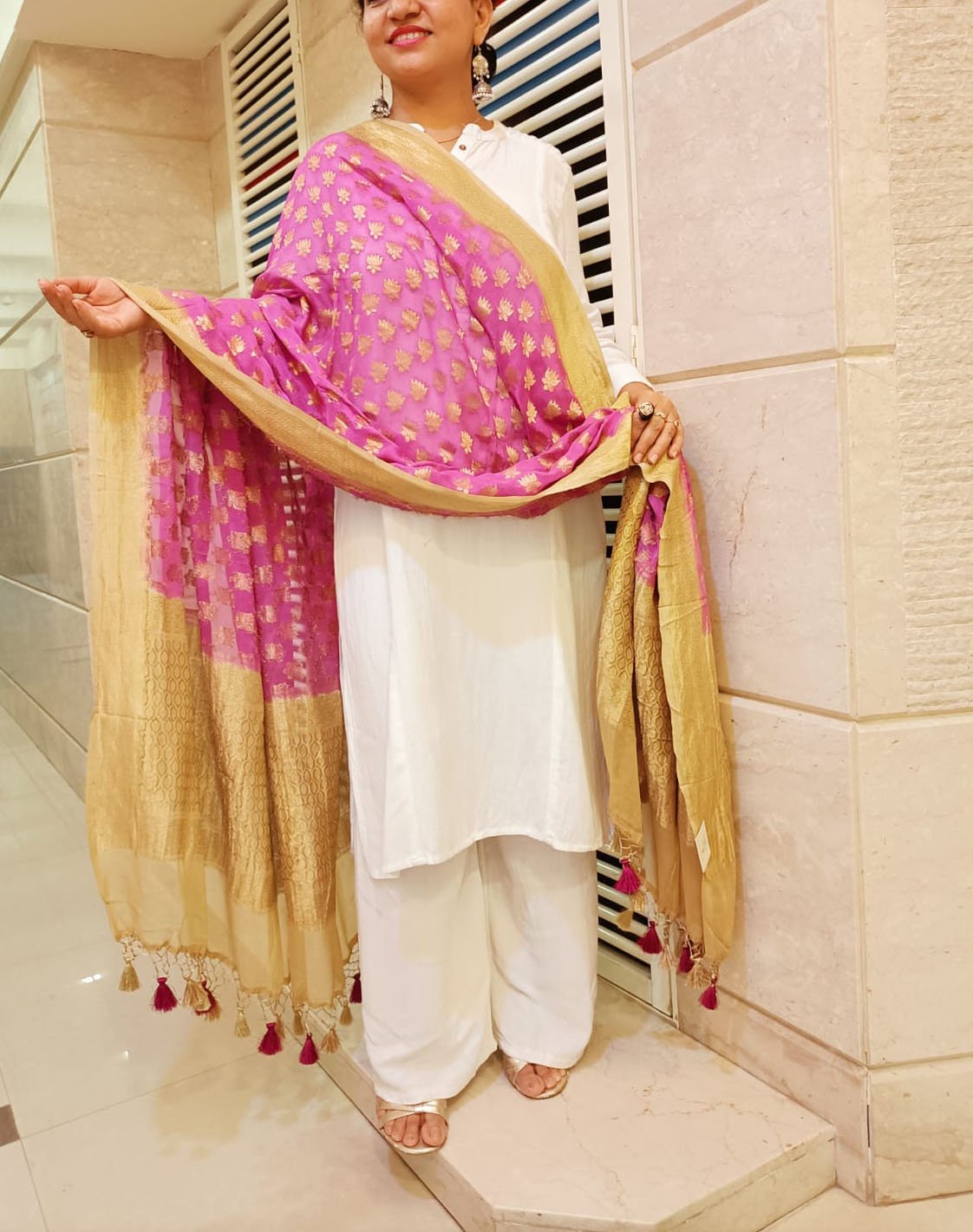 Pink Handloom Banarasi Pure Georgette Lotus Design Dupatta - Luxurion World