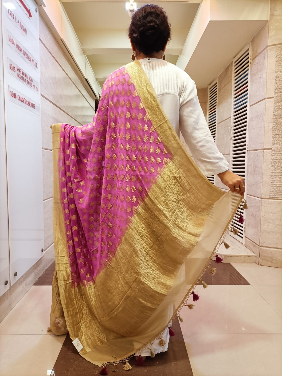 Pink Handloom Banarasi Pure Georgette Lotus Design Dupatta - Luxurion World