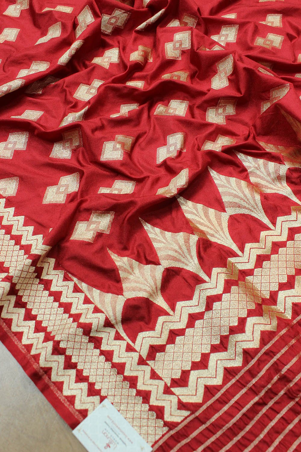 Red Banarasi Silk Dupatta - Luxurion World