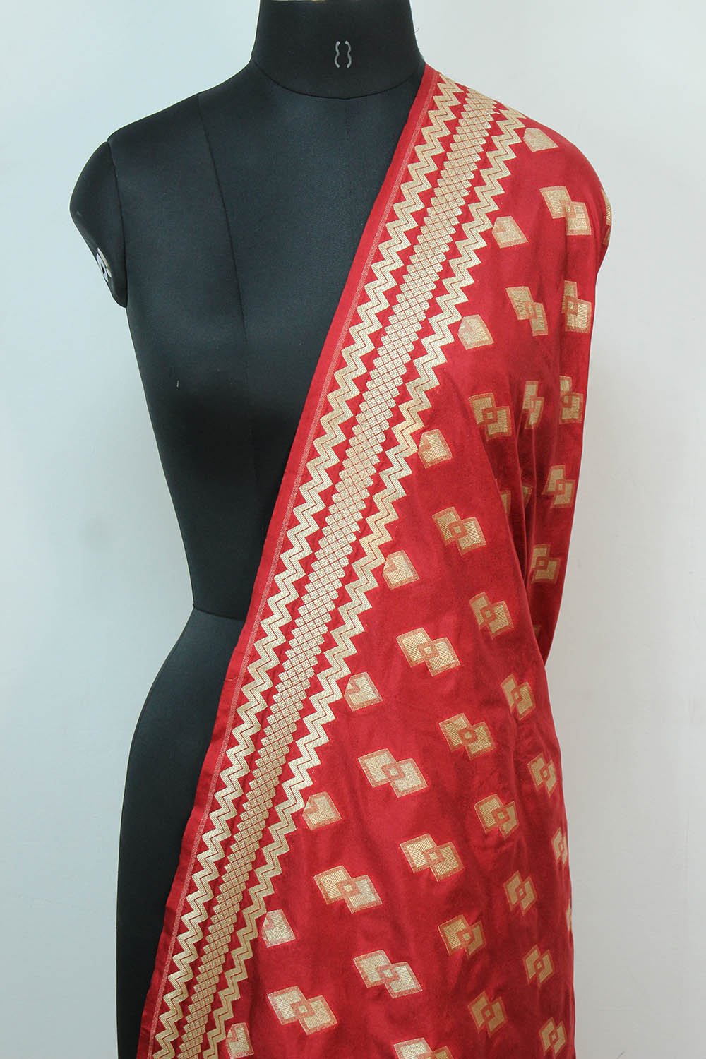 Red Banarasi Silk Dupatta - Luxurion World