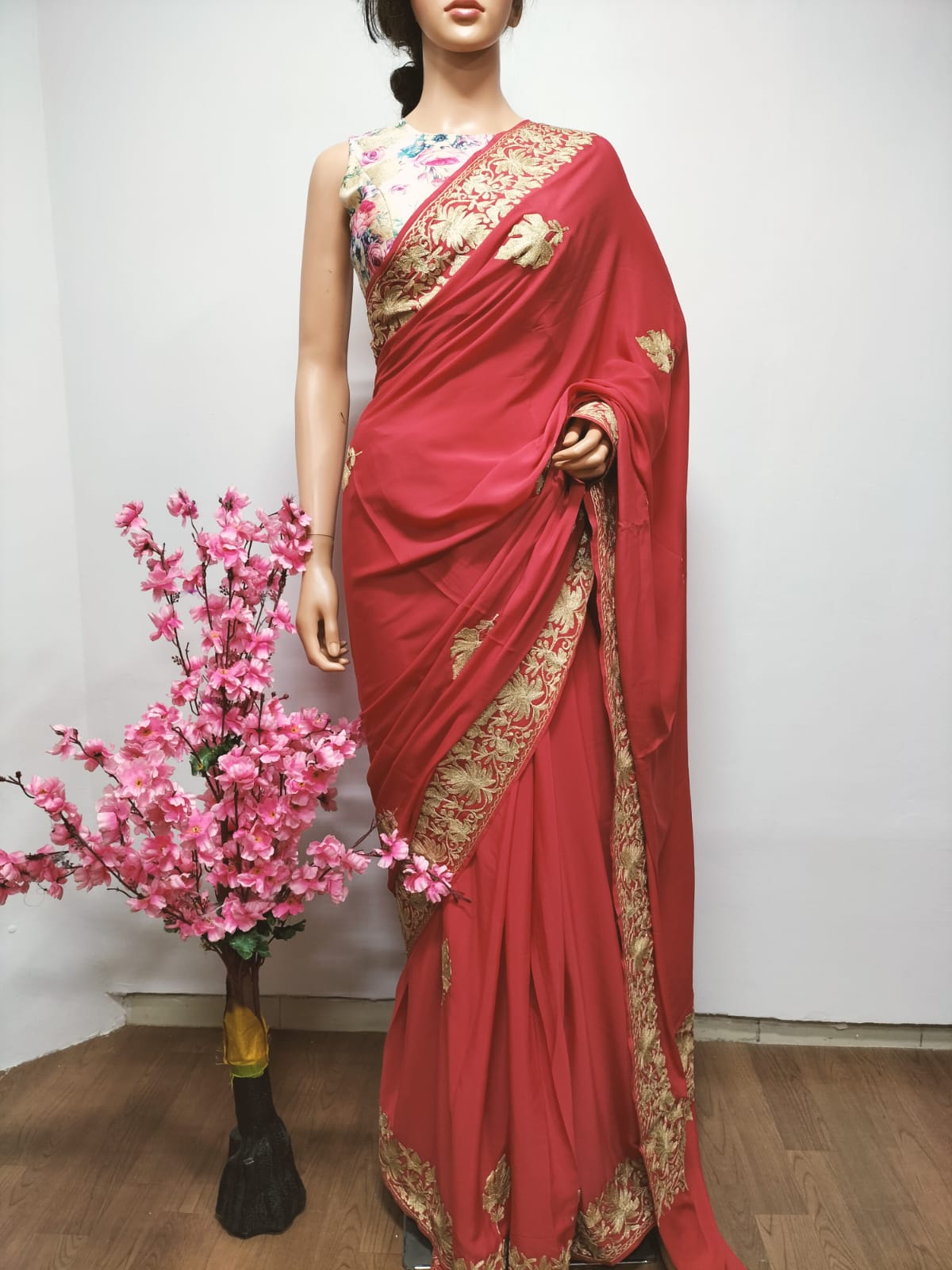 Red Embroidered Kashmiri Tilla Work Crepe Saree - Luxurion World