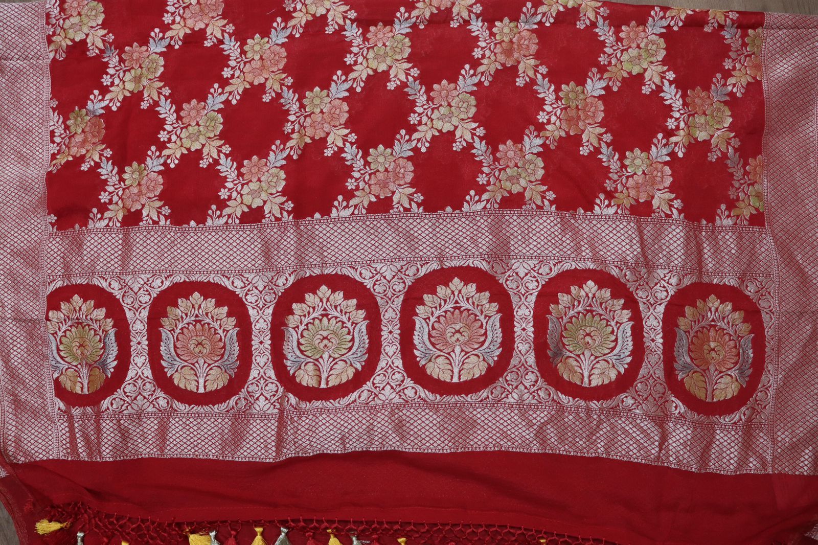 Red Handloom Banarasi Brush Dye Pure Georgette Dupatta - Luxurion World