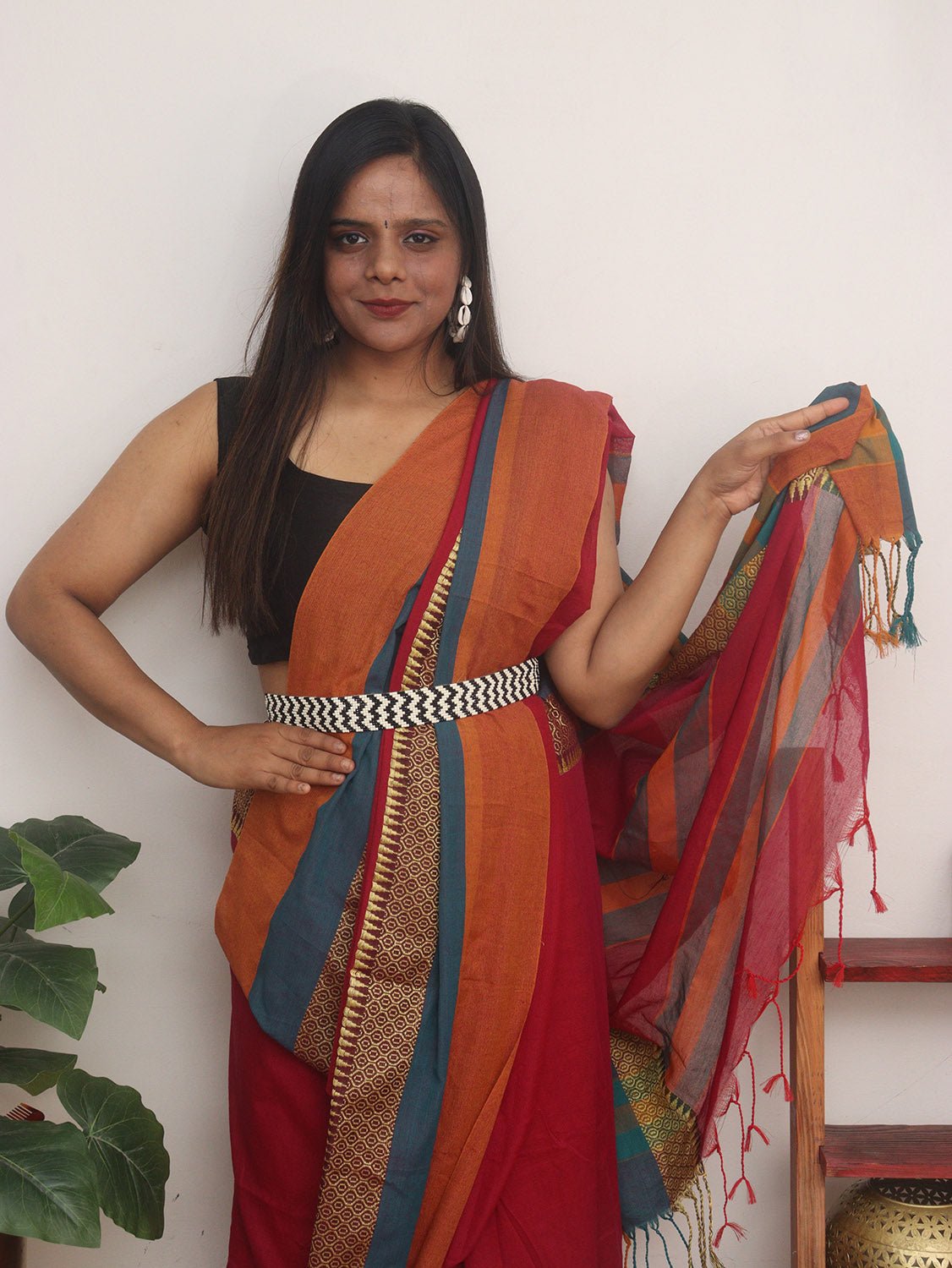 Red Handloom Plain Bengal Cotton Saree - Luxurion World