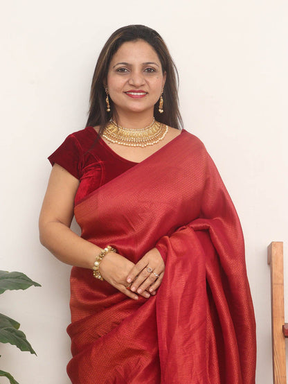 Exquisite Red Kanjeevaram Silk Saree: Timeless Elegance and Rich Tradition - Luxurion World
