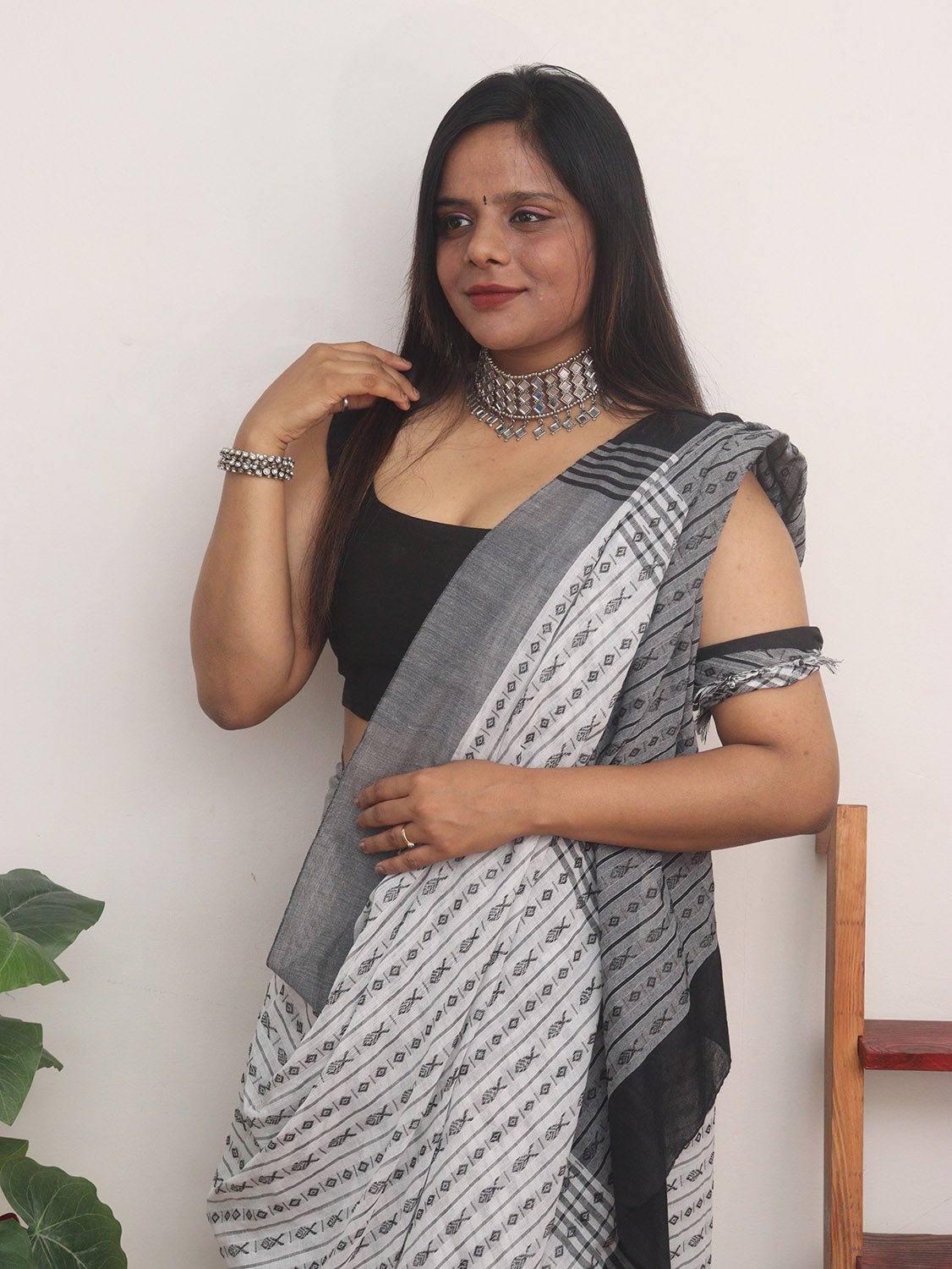 White Handloom Bengal Cotton Saree - Luxurion World